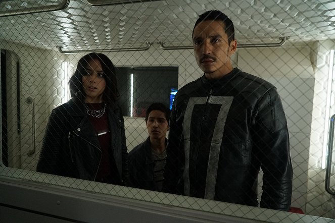 MARVEL's Agents Of S.H.I.E.L.D. - Season 4 - Der Gute Samariter - Filmfotos - Chloe Bennet, Lorenzo James Henrie, Gabriel Luna