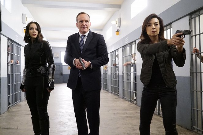 Marvel's Agentes de S.H.I.E.L.D. - Lockup - De la película - Chloe Bennet, Clark Gregg, Ming-Na Wen