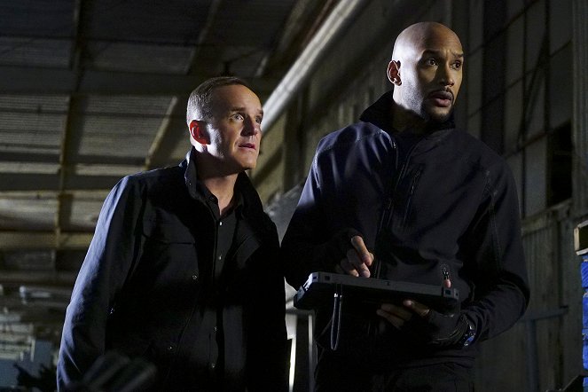 Agents of S.H.I.E.L.D. - The Ghost - Photos - Clark Gregg, Henry Simmons