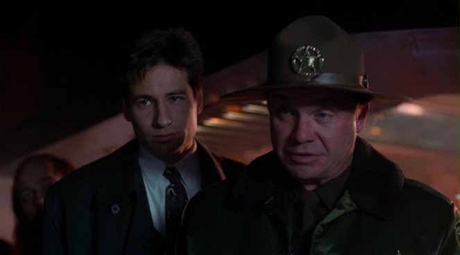 The X-Files - Miracle Man - Van film - David Duchovny, R.D. Call
