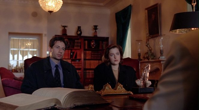 The X-Files - Season 1 - Miracle Man - Van film - David Duchovny, Gillian Anderson