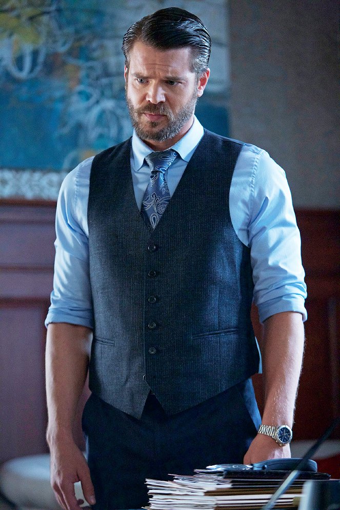 How to Get Away with Murder - Season 2 - Meet Bonnie - Photos - Charlie Weber