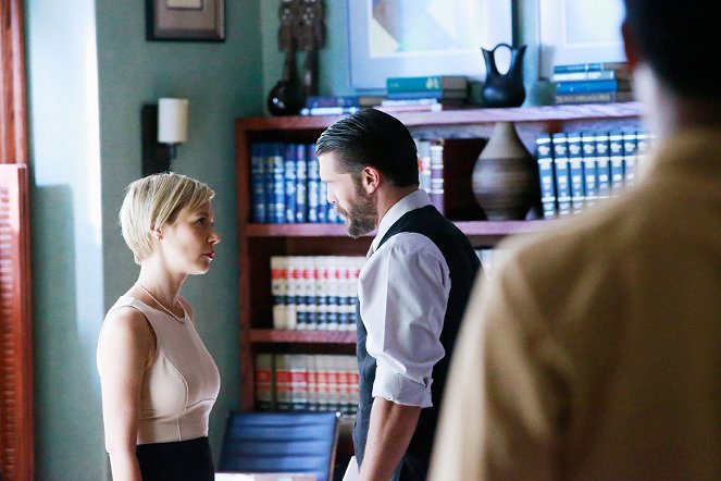 How to Get Away with Murder - Two Birds, One Millstone - Photos - Liza Weil, Charlie Weber