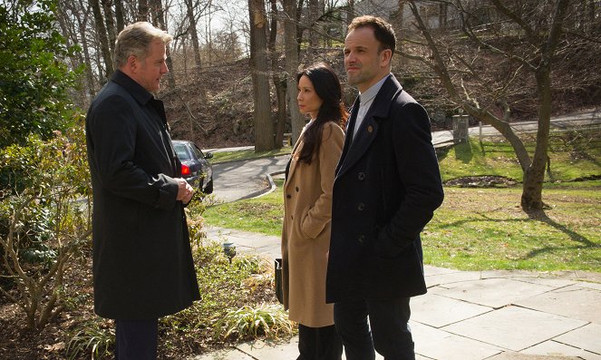 Elementary - Ain't Nothing Like the Real Thing - Photos - Aidan Quinn, Lucy Liu, Jonny Lee Miller