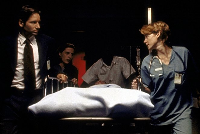 The X-Files - Unruhe - Photos - David Duchovny, Gillian Anderson