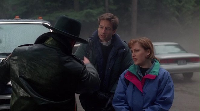 The X-Files - Darkness Falls - Photos - David Duchovny, Gillian Anderson