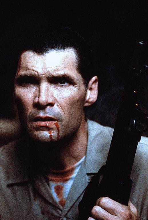 Kellariväkeä - Promokuvat - Everett McGill