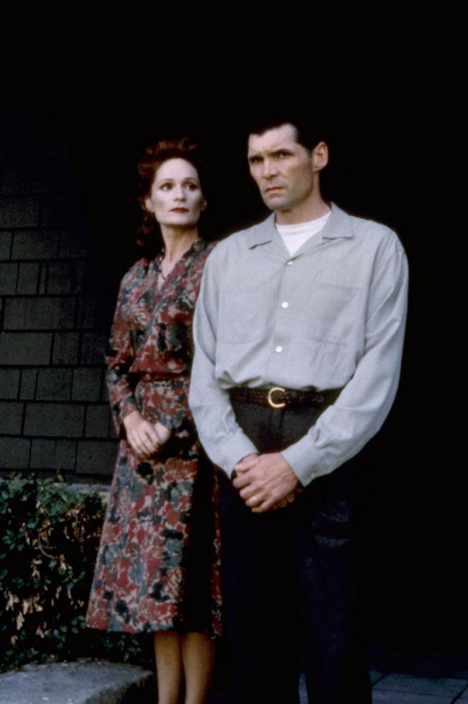 Rémségek háza - Promóció fotók - Wendy Robie, Everett McGill