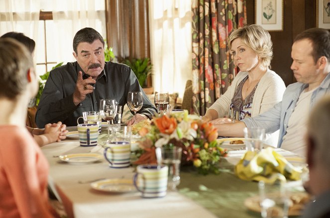 Blue Bloods - Crime Scene New York - Higher Education - Photos - Tom Selleck, Amy Carlson, Donnie Wahlberg