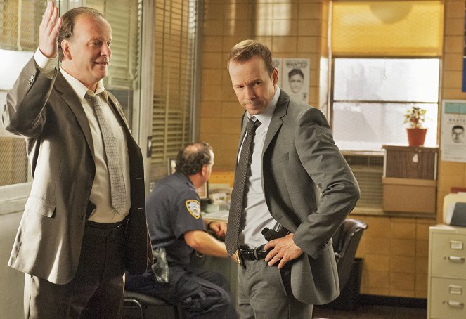 Blue Bloods - Crime Scene New York - Season 3 - Scorched Earth - Photos - Robert Clohessy, Donnie Wahlberg