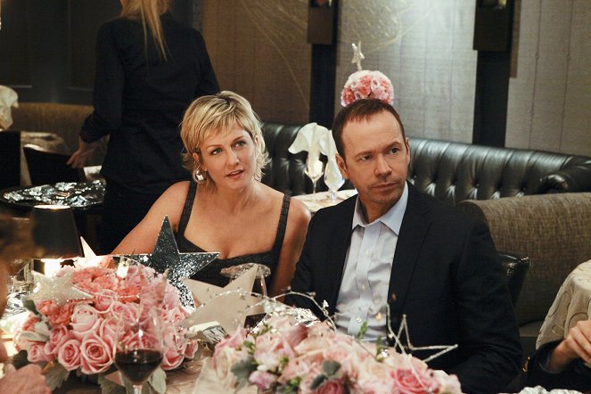 Blue Bloods - Crime Scene New York - Season 3 - Old Wounds - Photos - Amy Carlson, Donnie Wahlberg