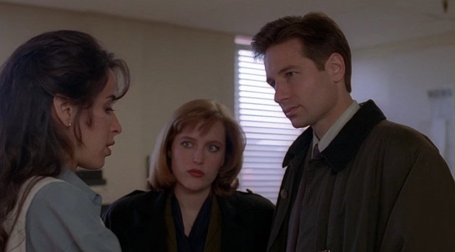 The X-Files - Born Again - Van film - Maggie Wheeler, Gillian Anderson, David Duchovny