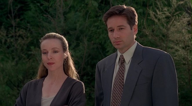 The X-Files - Born Again - Photos - Dey Young, David Duchovny