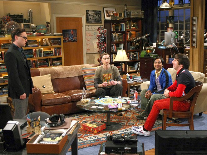 The Big Bang Theory - Penny und Leonard 2.0 - Filmfotos - Johnny Galecki, Jim Parsons, Kunal Nayyar, Simon Helberg