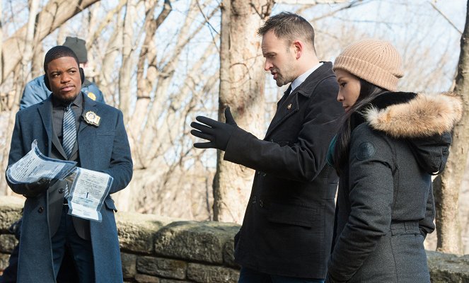 Elementary - The Man with the Twisted Lip - Photos - Jon Michael Hill, Jonny Lee Miller, Lucy Liu