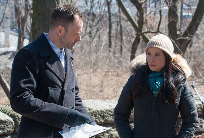 Elementary - The Man with the Twisted Lip - Photos - Jonny Lee Miller, Lucy Liu