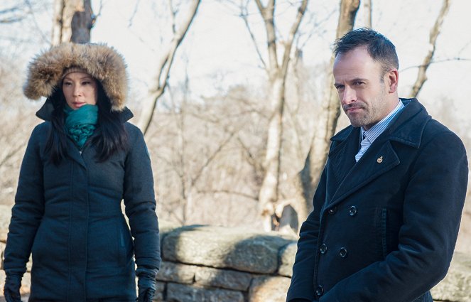 Elementary - The Man with the Twisted Lip - Photos - Lucy Liu, Jonny Lee Miller