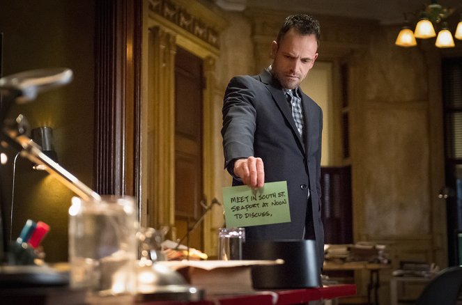 Elementary - The Man with the Twisted Lip - Film - Jonny Lee Miller