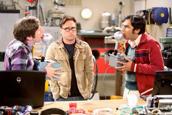 The Big Bang Theory - The Infestation Hypothesis - Van film - Simon Helberg, Johnny Galecki, Kunal Nayyar