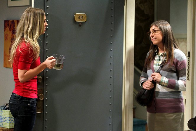 The Big Bang Theory - Season 5 - Der Schlampen-Reflex - Filmfotos - Kaley Cuoco, Mayim Bialik