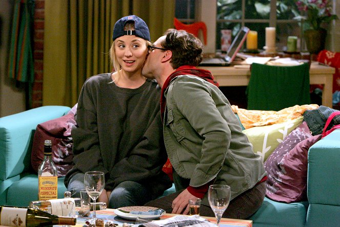 The Big Bang Theory - Die Streichelmaschine - Filmfotos - Kaley Cuoco, Johnny Galecki