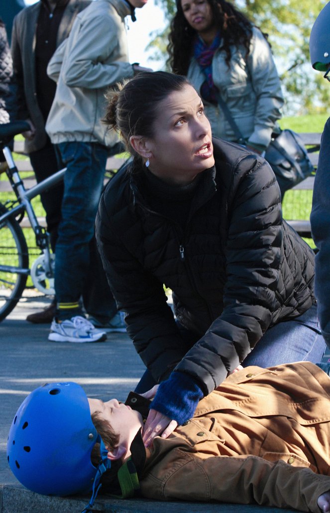 Blue Bloods - Crime Scene New York - Fathers and Sons - Photos - Andrew Terraciano, Bridget Moynahan