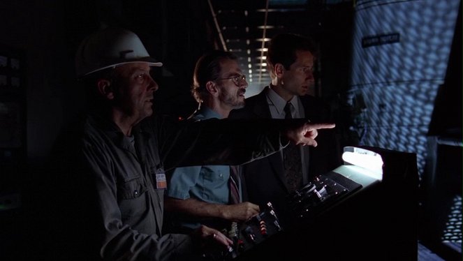 The X-Files - The Host - Van film - Don MacKay, Ron Sauvé, David Duchovny