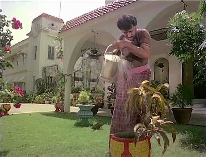 Sigappu Rojakkal - De la película