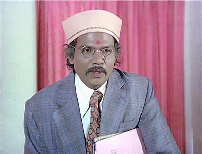 Sigappu Rojakkal - De la película