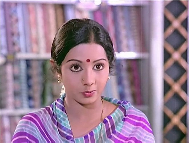 Sigappu Rojakkal - De la película - Sridevi