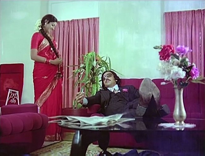 Sigappu Rojakkal - Filmfotos - Sridevi, Kamal Hassan