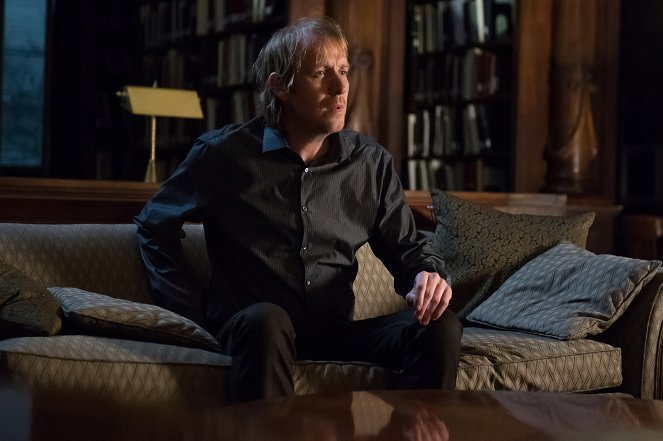 Elementary - The Grand Experiment - Photos - Rhys Ifans