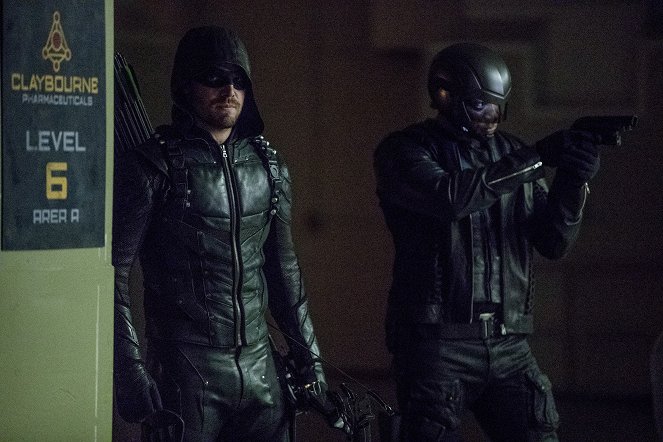 Arrow - What We Leave Behind - Photos - Stephen Amell, David Ramsey