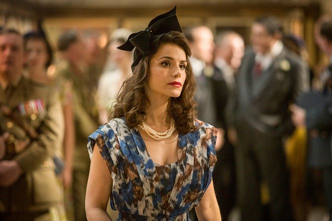Close to the Enemy - Episode 7 - Photos - Charlotte Riley