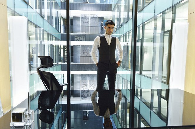 Incorporated - Vertical Mobility - Filmfotos - Sean Teale