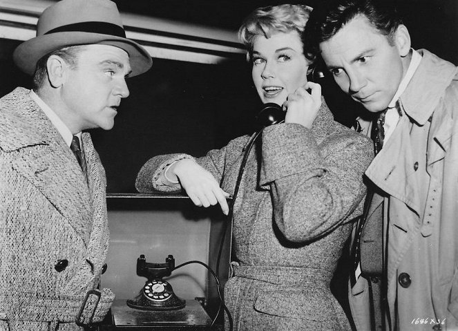 Les Pièges de la passion - Tournage - James Cagney, Doris Day, Cameron Mitchell