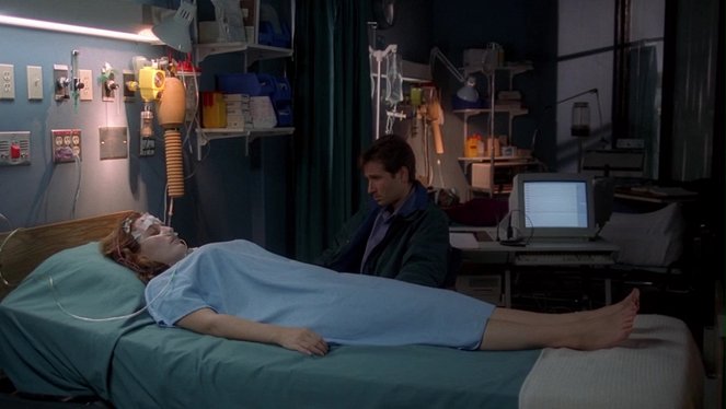 The X-Files - Season 2 - One Breath - Van film - Gillian Anderson, David Duchovny