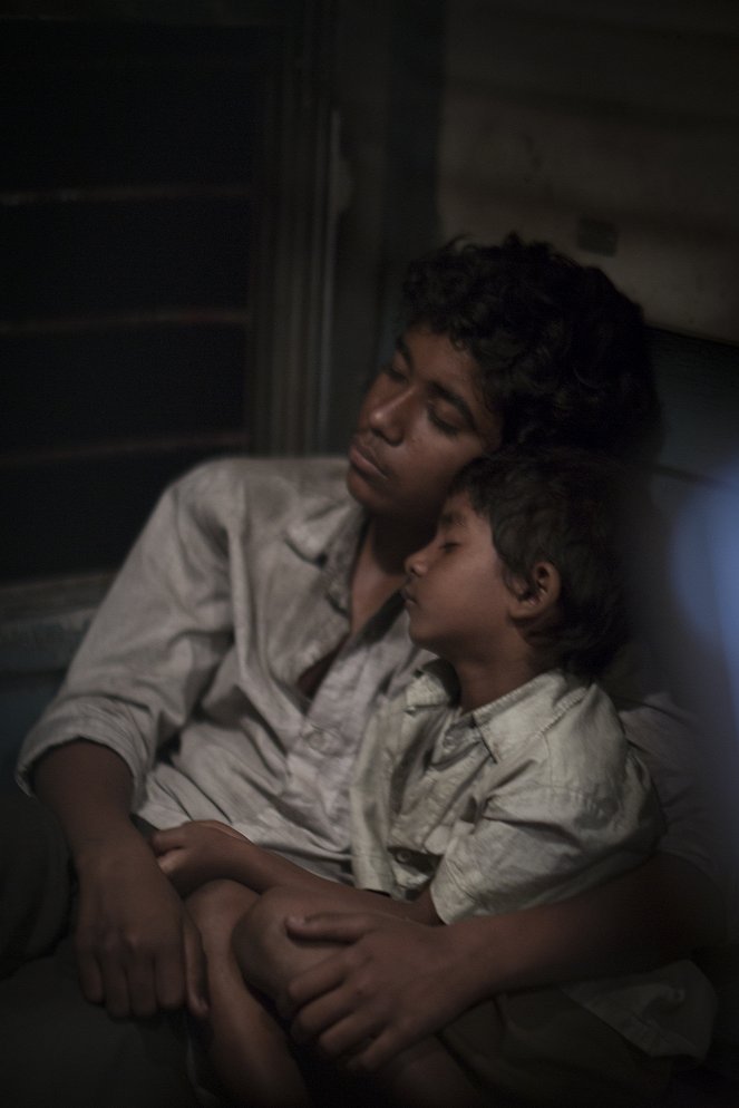 Oroszlán - Filmfotók - Abhishek Bharate, Sunny Pawar