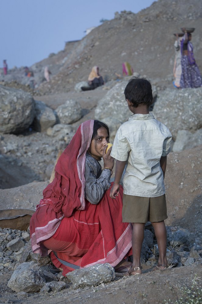 Lion - Der lange Weg nach Hause - Filmfotos - Priyanka Bose