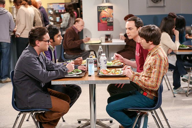 The Big Bang Theory - La equivalencia del baile del instituto - De la película - Johnny Galecki, Kunal Nayyar, Jim Parsons, Simon Helberg