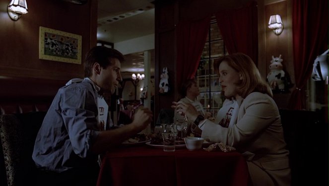 The X-Files - Red Museum - Van film - David Duchovny, Gillian Anderson