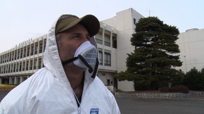 Fukushima: On the Frontline with Joel Lambert - Van film