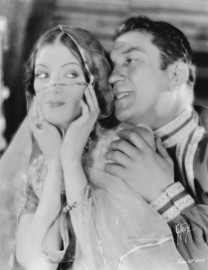 The Black Watch - Do filme - Myrna Loy, Victor McLaglen