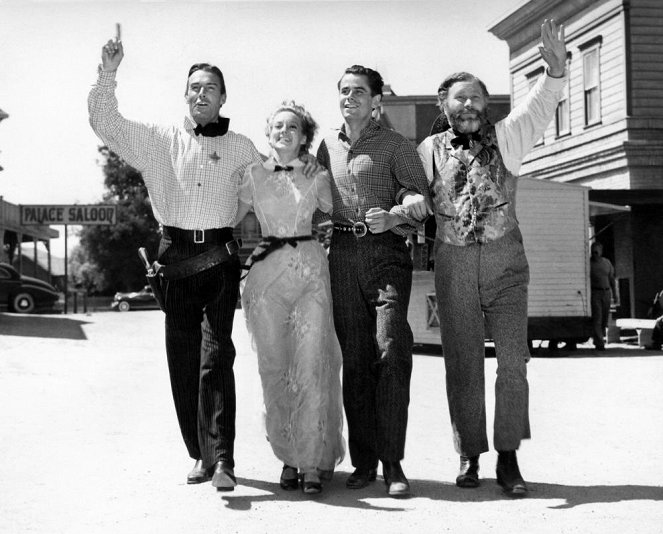The Desperadoes - Forgatási fotók - Randolph Scott, Evelyn Keyes, Glenn Ford, Edgar Buchanan