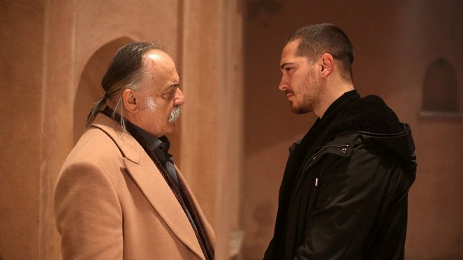 İçerde - Filmfotos - Çetin Tekindor, Çağatay Ulusoy