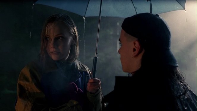 The X-Files - Die Hand Die Verletzt - Van film - Laura Harris