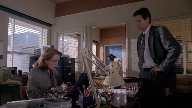 The X-Files - Die Hand Die Verletzt - Van film - Gillian Anderson, David Duchovny