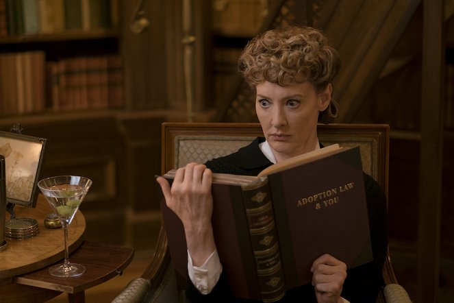 A Series of Unfortunate Events - The Bad Beginning: Part One - Photos - Joan Cusack
