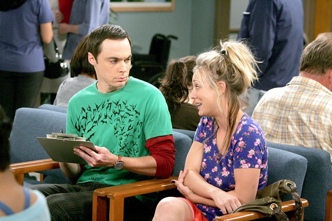 Teoria wielkiego podrywu - Season 3 - Niedobór antypoślizgowych kaczuszek - Z filmu - Jim Parsons, Kaley Cuoco