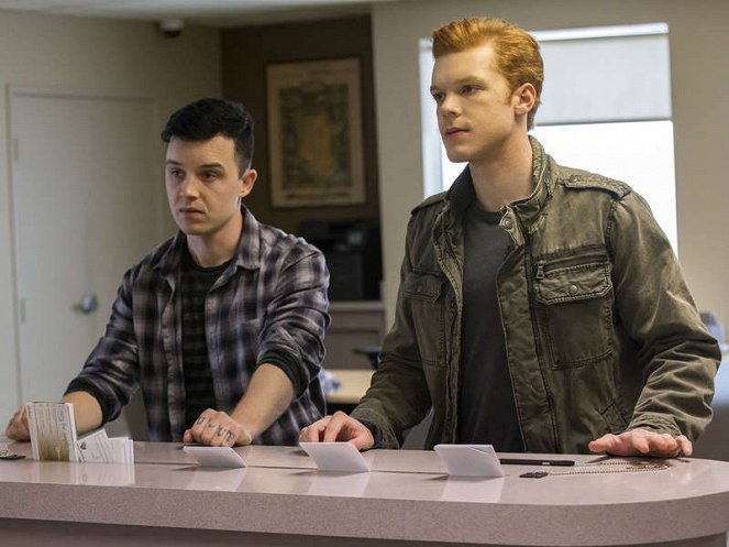 Shameless - Happily Ever After - Photos - Noel Fisher, Cameron Monaghan